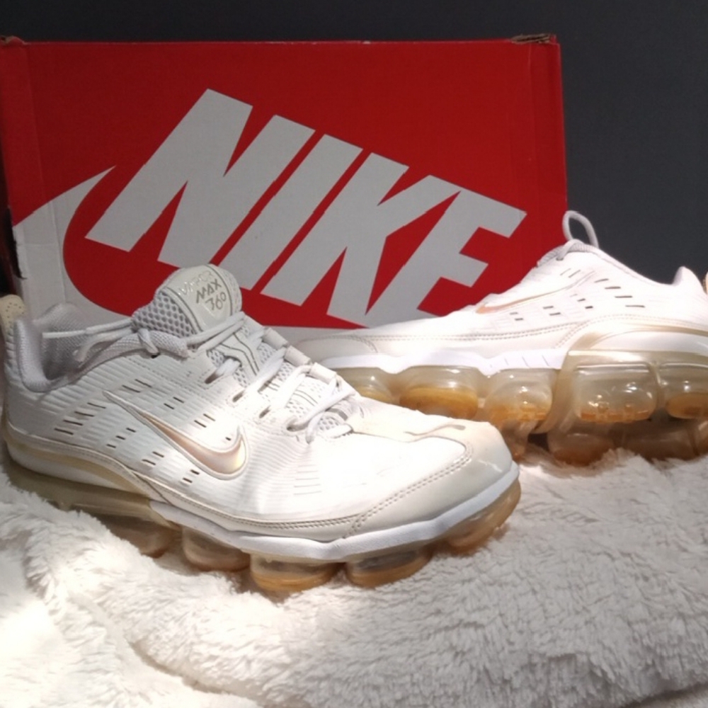 Nike Gold and White Sneakers Sleek Design
